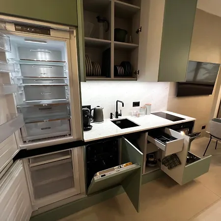 Golden Apartment *