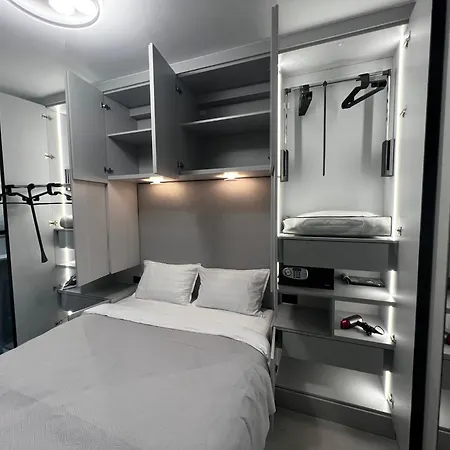 Golden Apartment *